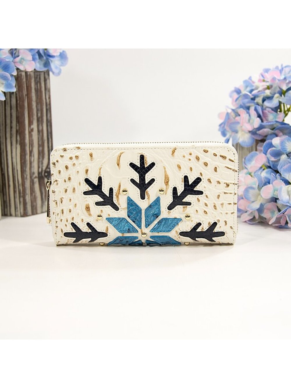 Brahmin Snowball Snowdrift Embossed Leather Suri Zip Around Large Wallet NWT